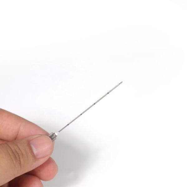 Blunt tip needle for laboratory liquid transfer and drug compounding